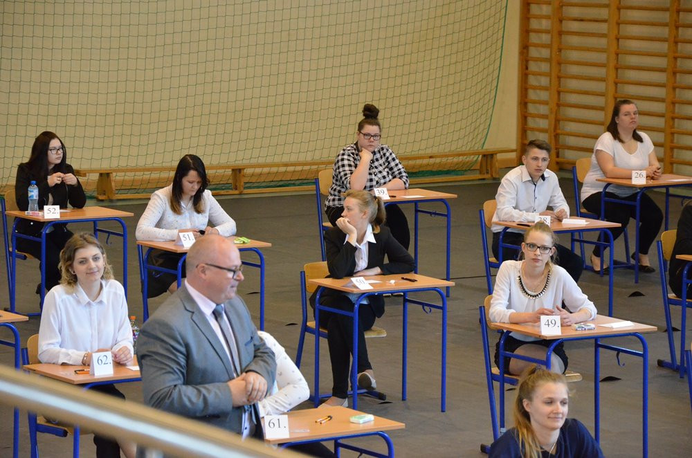Rozpoczął się maturalny maraton. W powiecie egzaminy zdaje ponad 900 osób