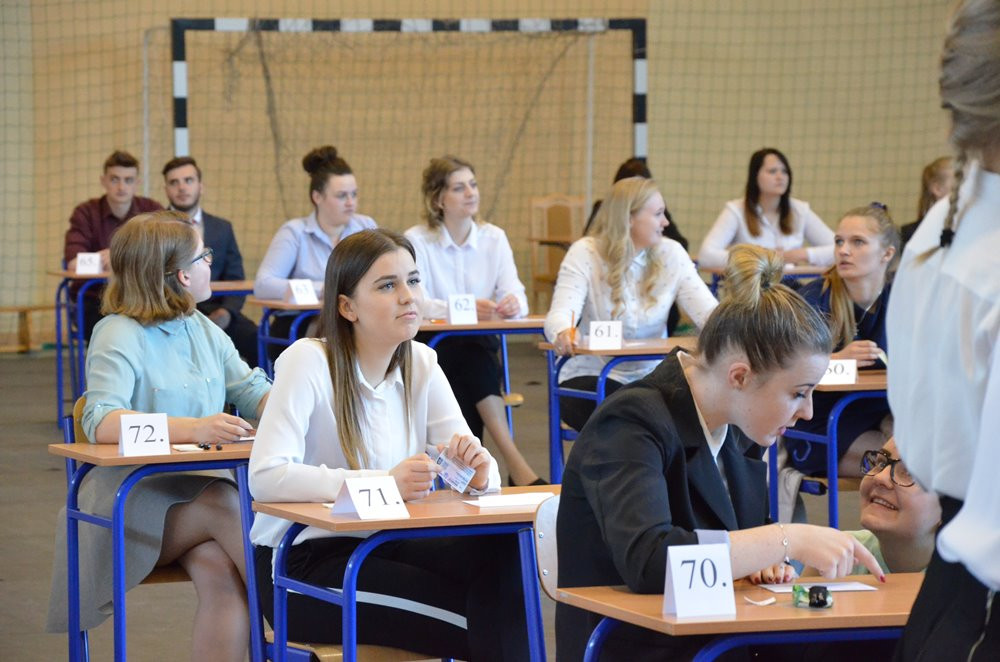 Rozpoczął się maturalny maraton. W powiecie egzaminy zdaje ponad 900 osób