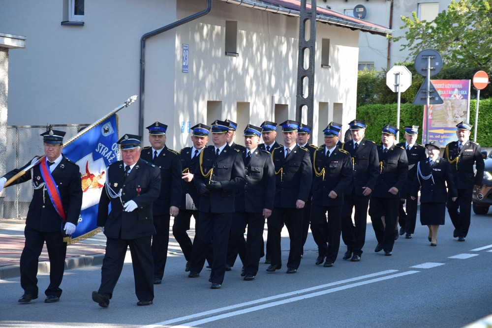 Strażacy świętują 4 maja. W Kartuzach był przemarsz i msza św.