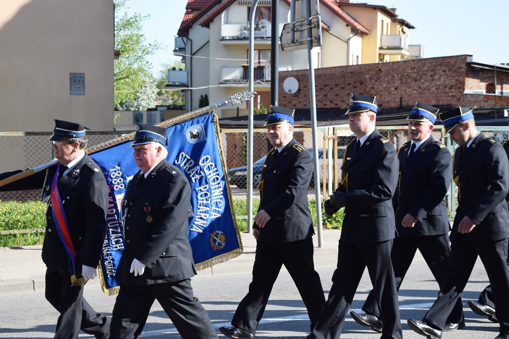 Strażacy świętują 4 maja. W Kartuzach był przemarsz i msza św.