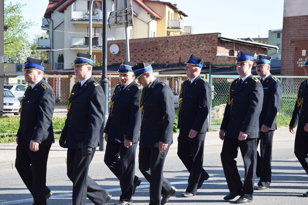 Strażacy świętują 4 maja. W Kartuzach był przemarsz i msza św.