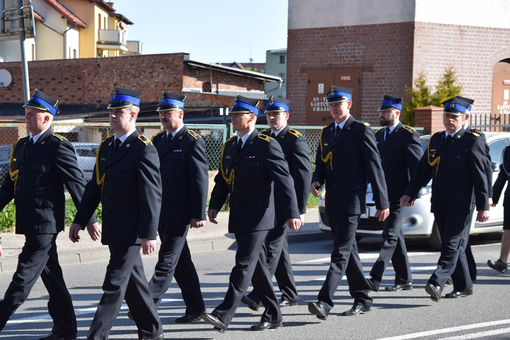 Strażacy świętują 4 maja. W Kartuzach był przemarsz i msza św.
