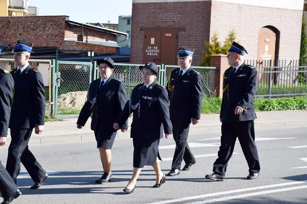 Strażacy świętują 4 maja. W Kartuzach był przemarsz i msza św.