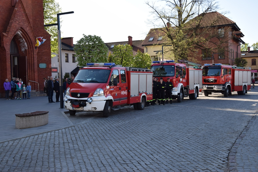 Strażacy świętują 4 maja. W Kartuzach był przemarsz i msza św.