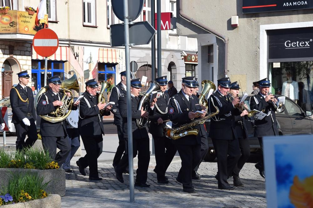 Strażacy świętują 4 maja. W Kartuzach był przemarsz i msza św.