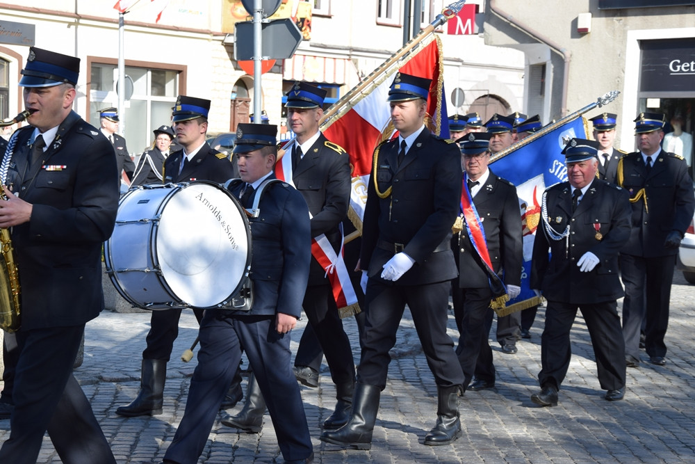 Strażacy świętują 4 maja. W Kartuzach był przemarsz i msza św.