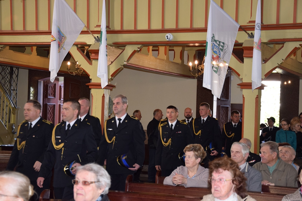 Strażacy świętują 4 maja. W Kartuzach był przemarsz i msza św.