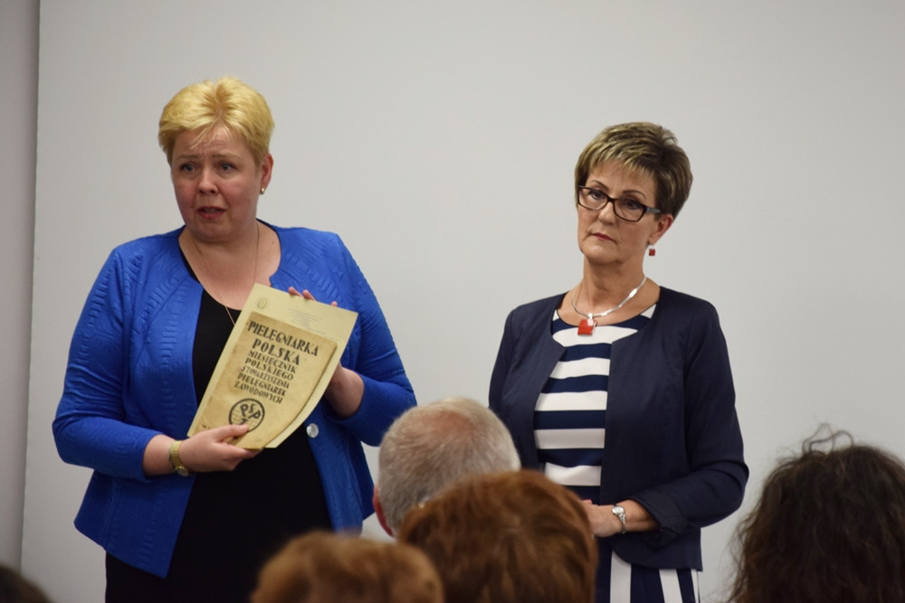 Kartuzy. Wręczono Złote Czepki i zwrócono uwagę na deficyt pielęgniarek i położnych