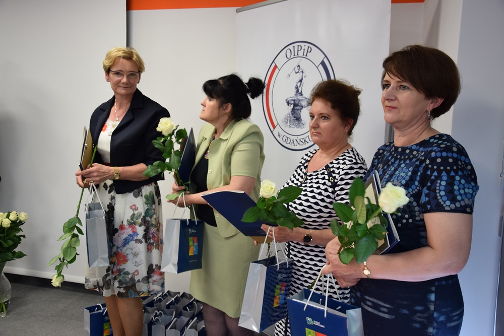 Kartuzy. Wręczono Złote Czepki i zwrócono uwagę na deficyt pielęgniarek i położnych