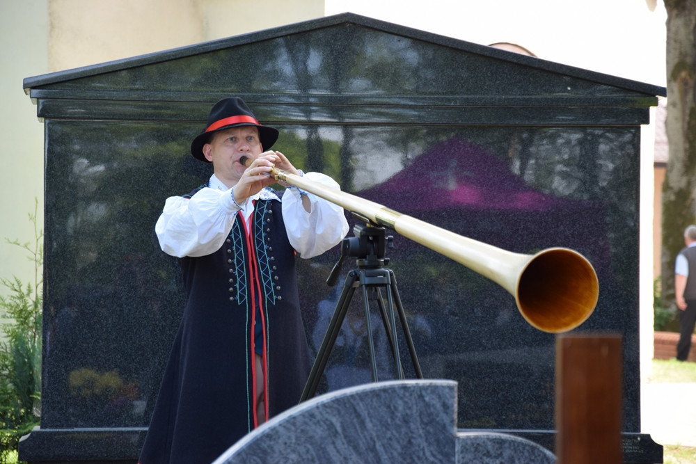 Żukowo. Kaszubi pożegnali Edmunda Lewańczyka: śpiewać będziesz teraz Panu Bogu