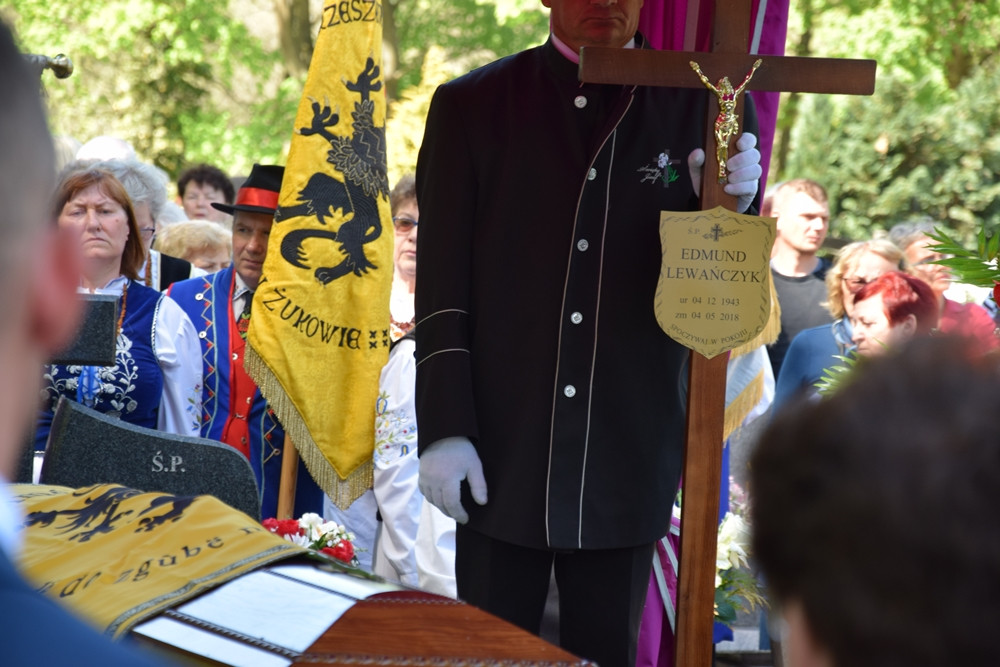 Żukowo. Kaszubi pożegnali Edmunda Lewańczyka: śpiewać będziesz teraz Panu Bogu