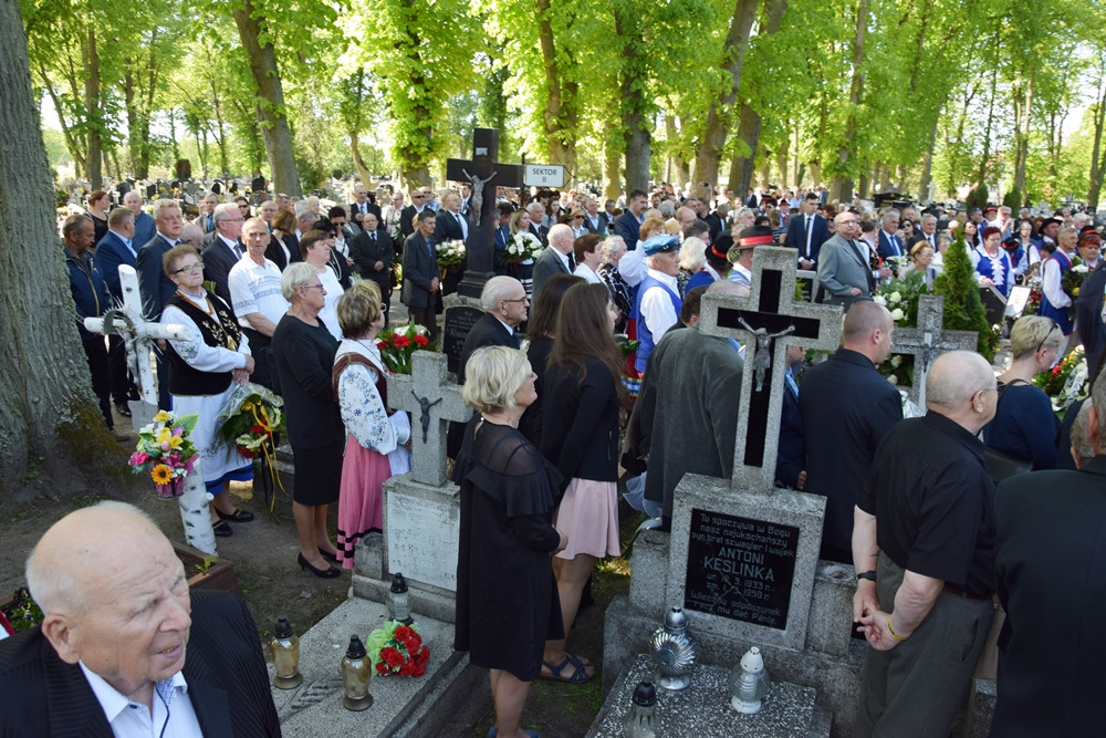 Żukowo. Kaszubi pożegnali Edmunda Lewańczyka: śpiewać będziesz teraz Panu Bogu
