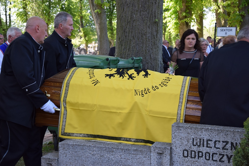 Żukowo. Kaszubi pożegnali Edmunda Lewańczyka: śpiewać będziesz teraz Panu Bogu