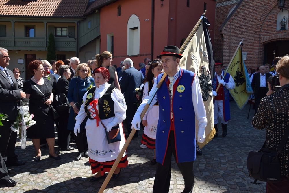 Żukowo. Kaszubi pożegnali Edmunda Lewańczyka: śpiewać będziesz teraz Panu Bogu