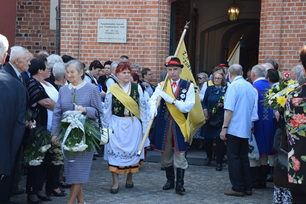 Żukowo. Kaszubi pożegnali Edmunda Lewańczyka: śpiewać będziesz teraz Panu Bogu