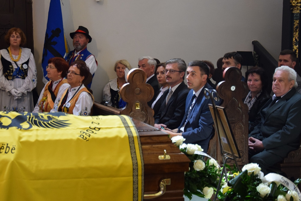 Żukowo. Kaszubi pożegnali Edmunda Lewańczyka: śpiewać będziesz teraz Panu Bogu