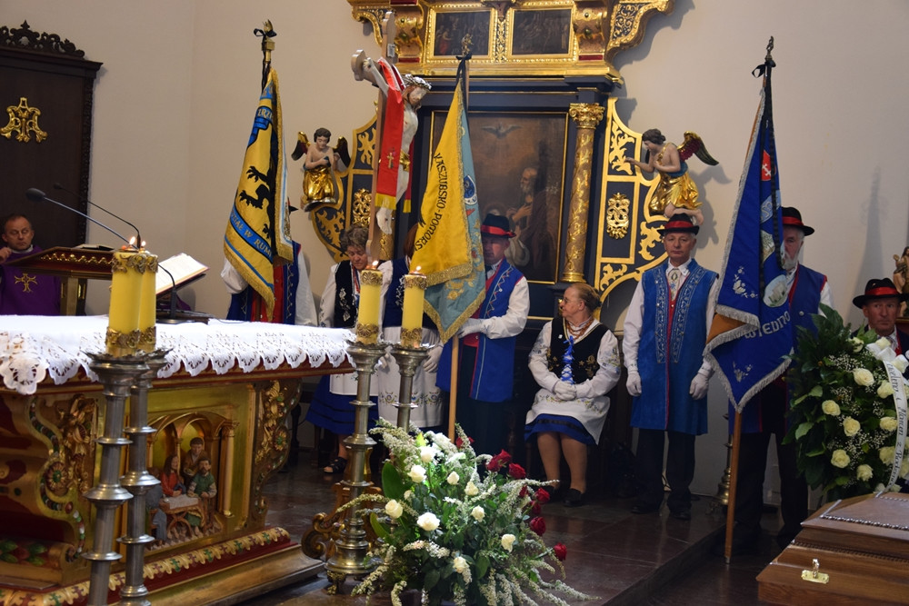 Żukowo. Kaszubi pożegnali Edmunda Lewańczyka: śpiewać będziesz teraz Panu Bogu