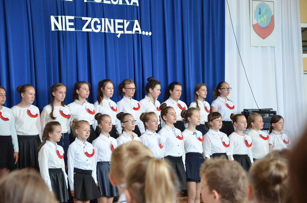 Dzierżążno. Uroczysta akademia i otwarcie boiska przy Zespole Kształcenia i Wychowania