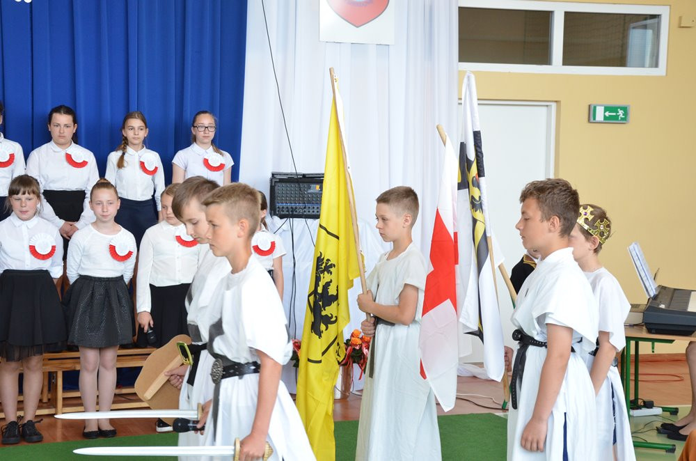 Dzierżążno. Uroczysta akademia i otwarcie boiska przy Zespole Kształcenia i Wychowania