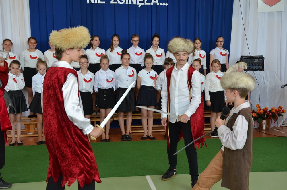 Dzierżążno. Uroczysta akademia i otwarcie boiska przy Zespole Kształcenia i Wychowania