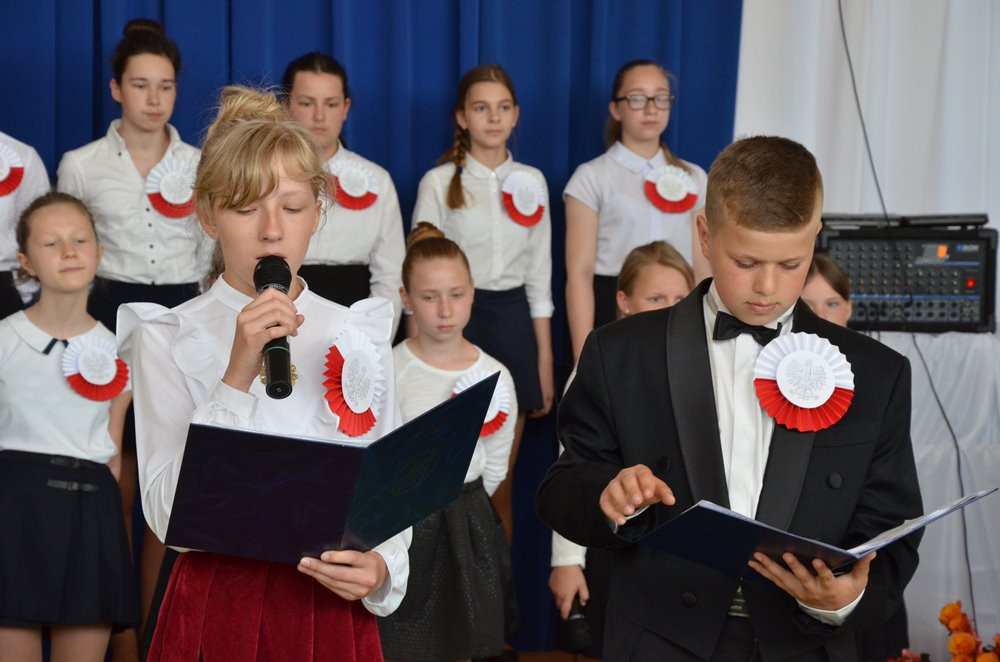 Dzierżążno. Uroczysta akademia i otwarcie boiska przy Zespole Kształcenia i Wychowania