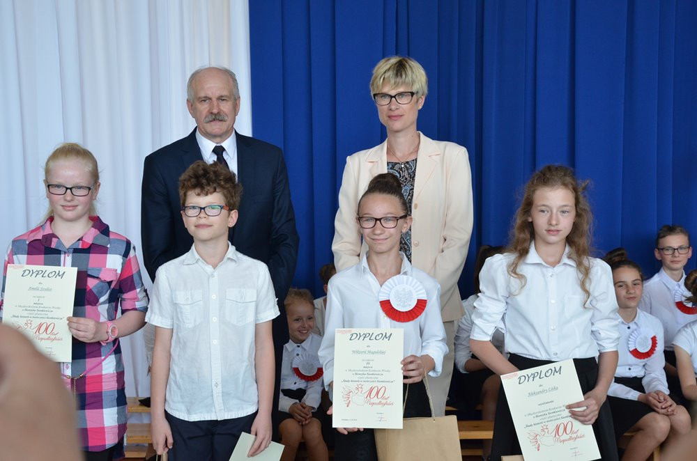 Dzierżążno. Uroczysta akademia i otwarcie boiska przy Zespole Kształcenia i Wychowania