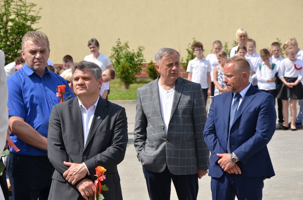 Dzierżążno. Uroczysta akademia i otwarcie boiska przy Zespole Kształcenia i Wychowania