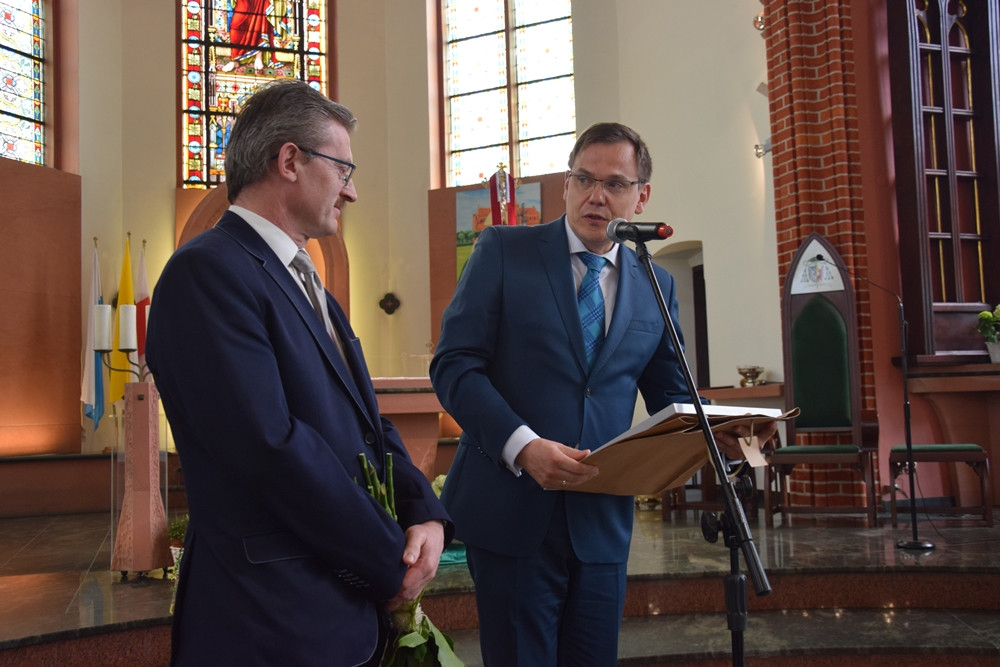 Kartuzy. Sztandar i hymn na 20-lecie Szkoły Katolickiej