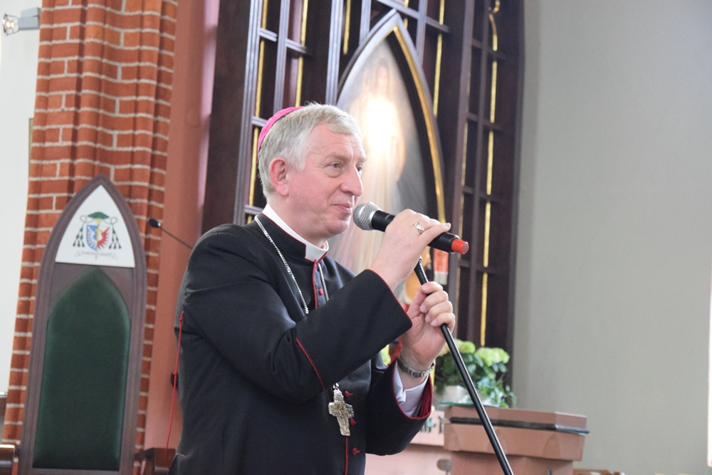 Kartuzy. Sztandar i hymn na 20-lecie Szkoły Katolickiej