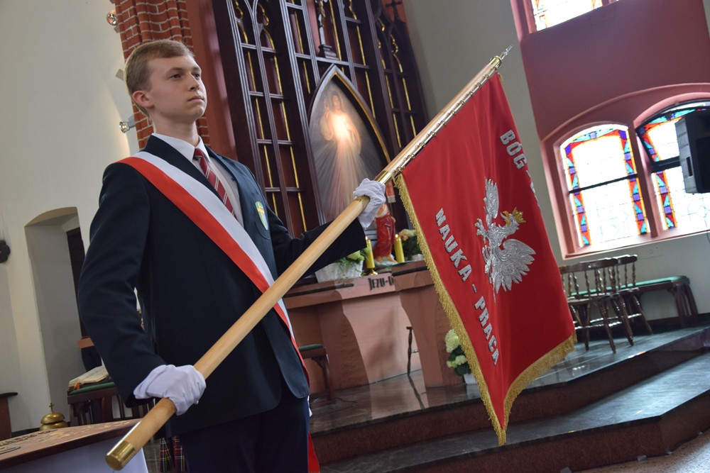 Kartuzy. Sztandar i hymn na 20-lecie Szkoły Katolickiej