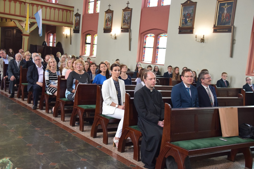 Kartuzy. Sztandar i hymn na 20-lecie Szkoły Katolickiej