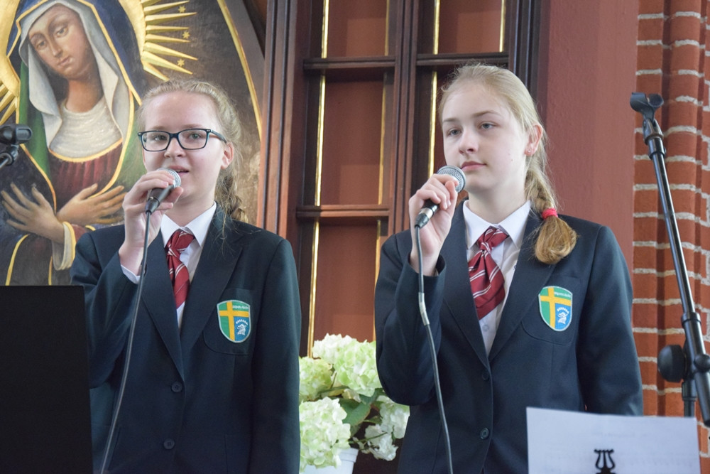 Kartuzy. Sztandar i hymn na 20-lecie Szkoły Katolickiej