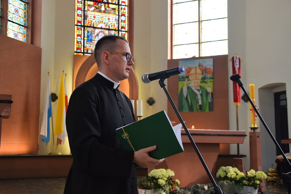 Kartuzy. Sztandar i hymn na 20-lecie Szkoły Katolickiej