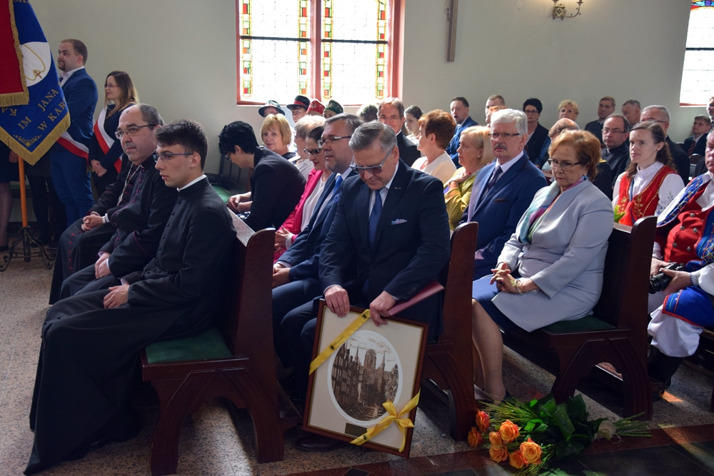 Kartuzy. Sztandar i hymn na 20-lecie Szkoły Katolickiej