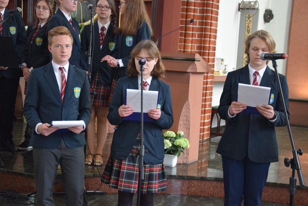 Kartuzy. Sztandar i hymn na 20-lecie Szkoły Katolickiej