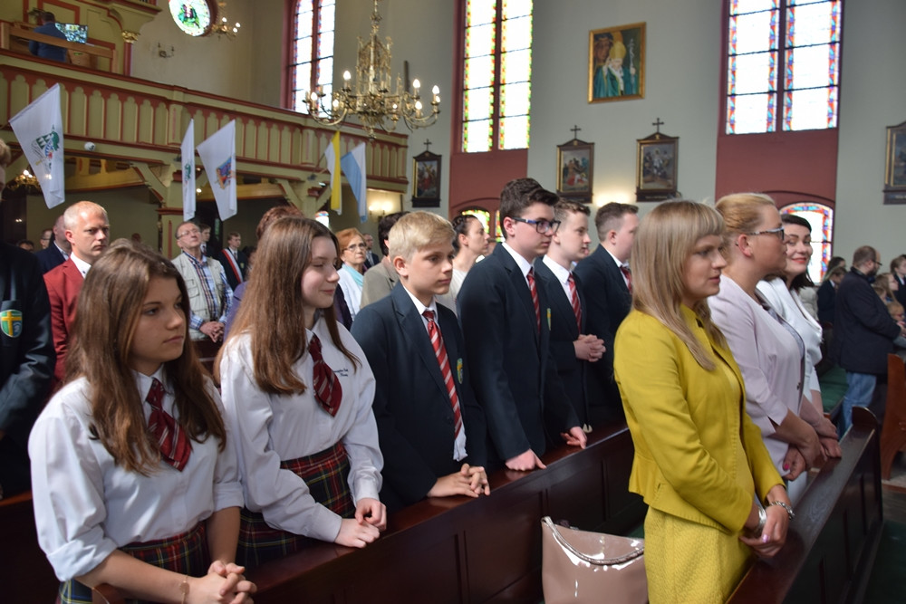 Kartuzy. Sztandar i hymn na 20-lecie Szkoły Katolickiej