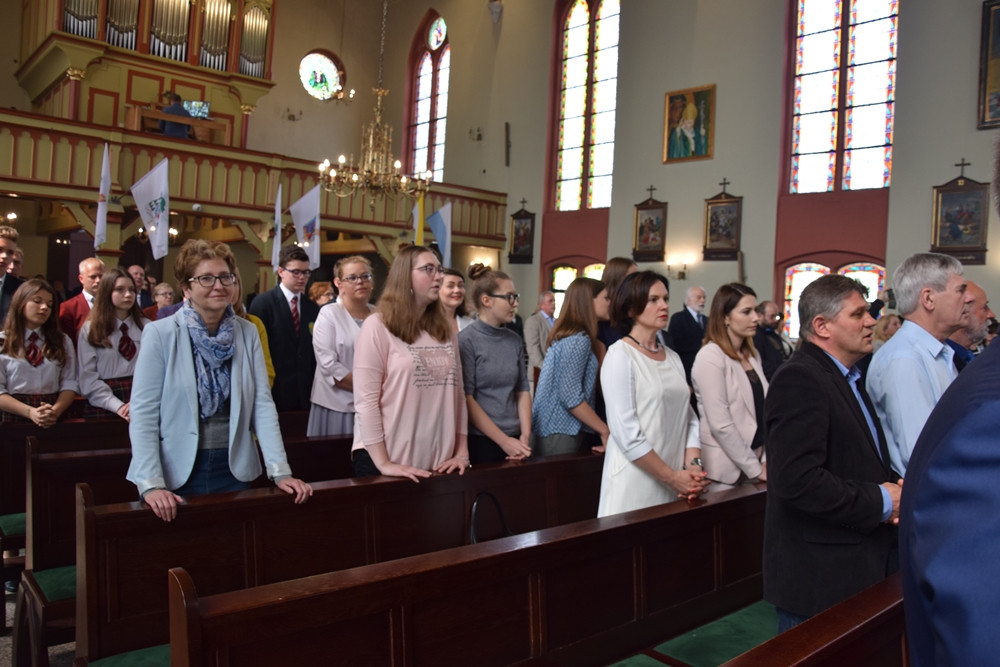 Kartuzy. Sztandar i hymn na 20-lecie Szkoły Katolickiej