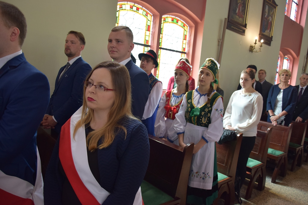 Kartuzy. Sztandar i hymn na 20-lecie Szkoły Katolickiej