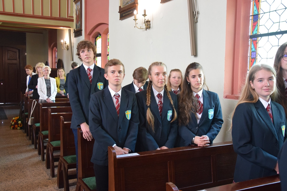 Kartuzy. Sztandar i hymn na 20-lecie Szkoły Katolickiej