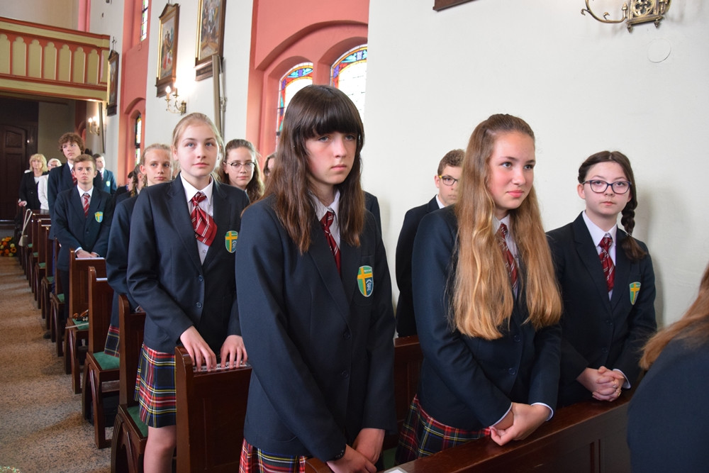 Kartuzy. Sztandar i hymn na 20-lecie Szkoły Katolickiej