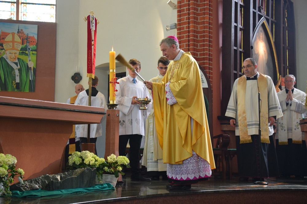 Kartuzy. Sztandar i hymn na 20-lecie Szkoły Katolickiej