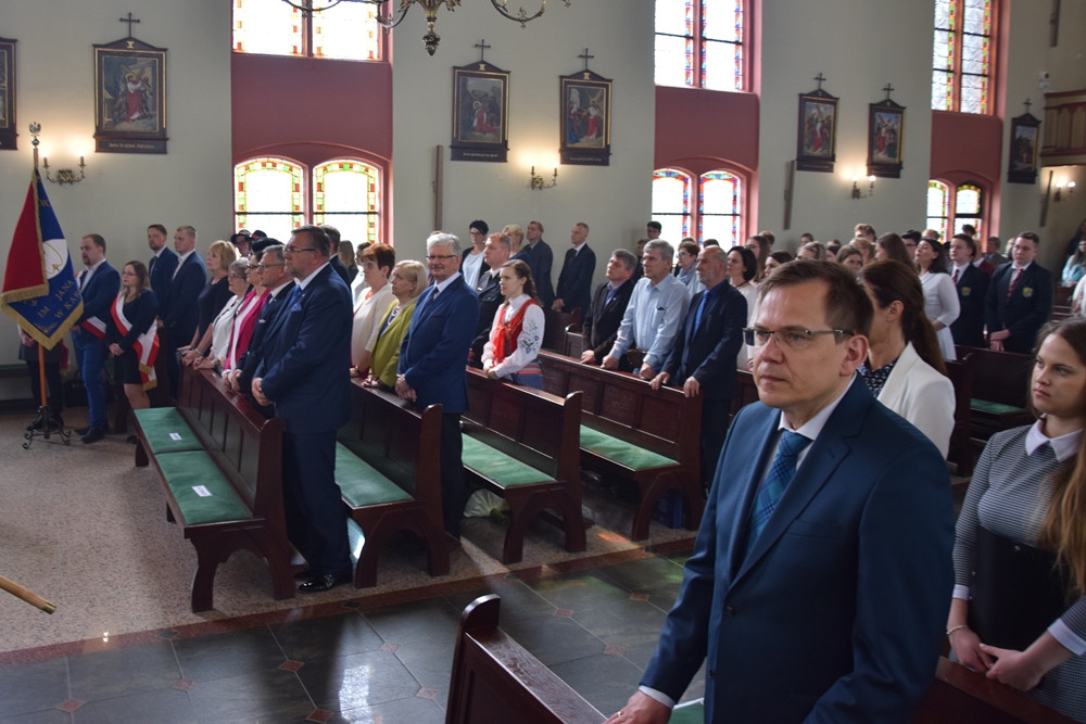 Kartuzy. Sztandar i hymn na 20-lecie Szkoły Katolickiej