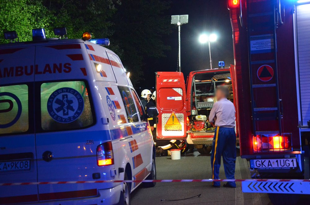 Karwacja - Mojusz. Czołowe zderzenie dwóch aut. Są ranni