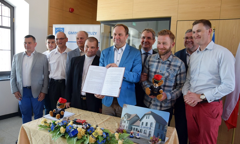 Chcą ratować kolej z Gdańska na Kaszuby. W Kartuzach podpisano list intencyjny