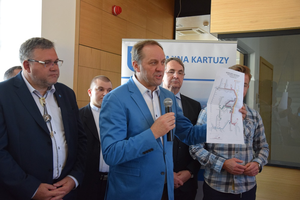 Chcą ratować kolej z Gdańska na Kaszuby. W Kartuzach podpisano list intencyjny