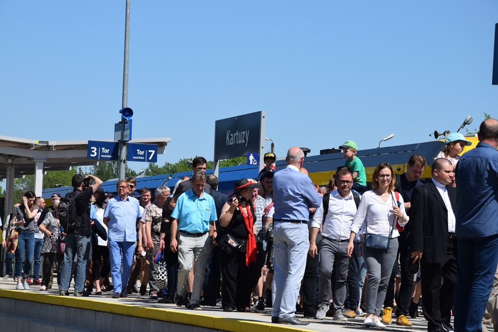 Chcą ratować kolej z Gdańska na Kaszuby. W Kartuzach podpisano list intencyjny