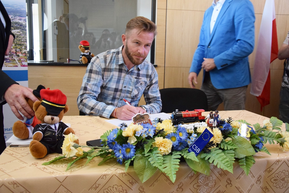 Chcą ratować kolej z Gdańska na Kaszuby. W Kartuzach podpisano list intencyjny