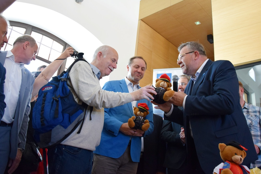 Chcą ratować kolej z Gdańska na Kaszuby. W Kartuzach podpisano list intencyjny