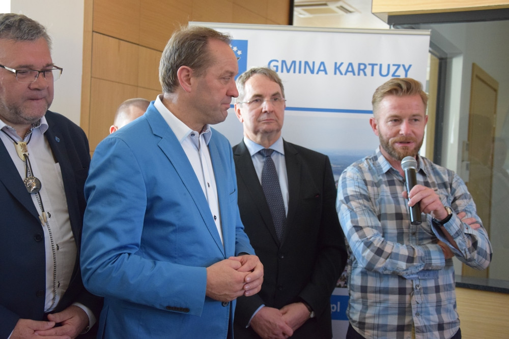 Chcą ratować kolej z Gdańska na Kaszuby. W Kartuzach podpisano list intencyjny