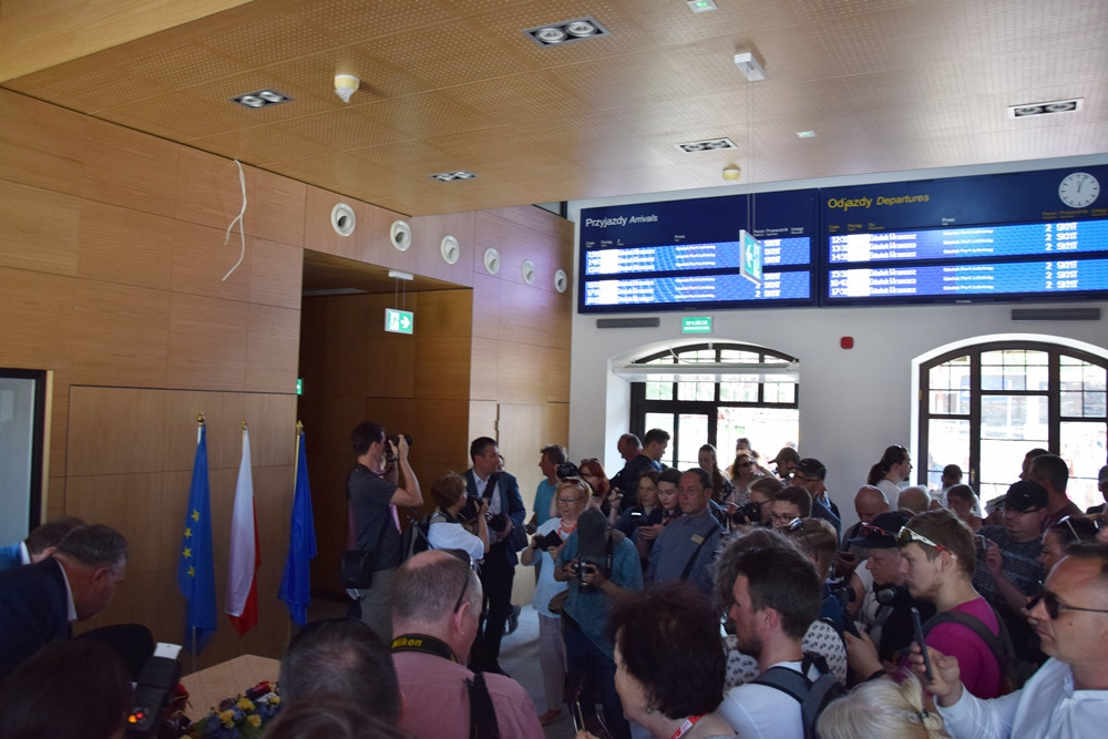 Chcą ratować kolej z Gdańska na Kaszuby. W Kartuzach podpisano list intencyjny